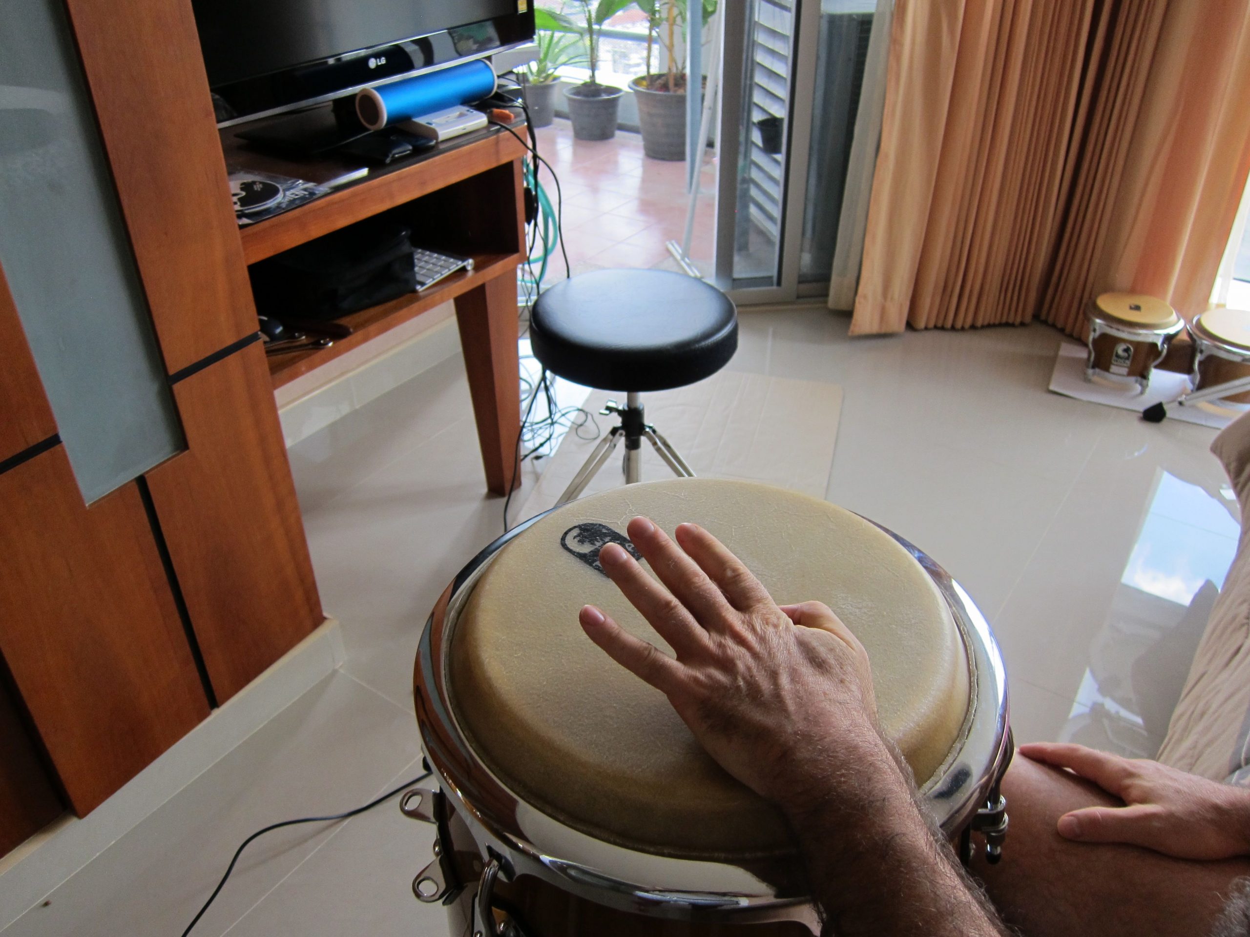 Mano Secreto; Demystifying the secret hand technique for conga drums