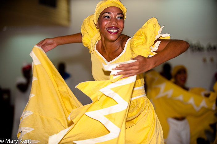 Video: Raices Profunda (Deep Roots) Perform Dance and Bata Drums for Oshun in Cuba 1985