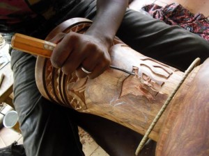 wula drum carver at work7