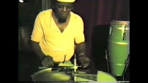 Pello EL Afrokan teaches us the Mozambique rhythm in 1985