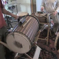 Dunun Played Horizontaliy